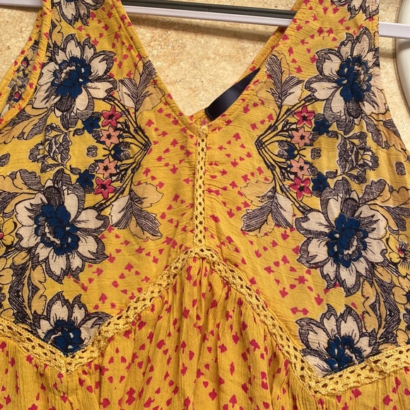 Small yellow summer baby doll style top for women - Picture 3 of 7